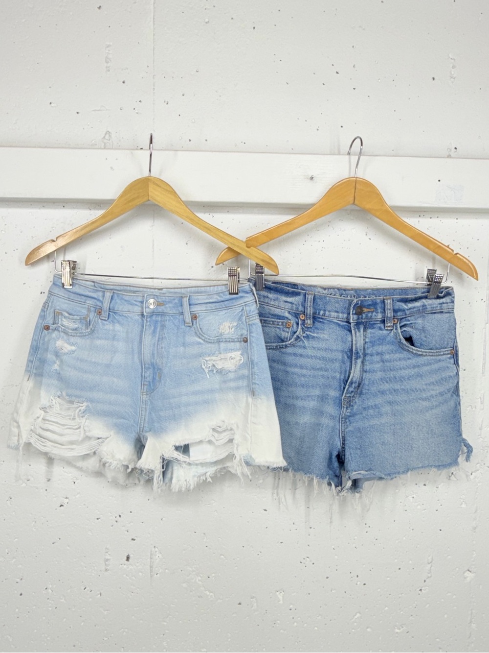 Lot of 2 American Eagle Size 4 Ombré Distressed Mom & 90’s Boyfriend Jean Shorts